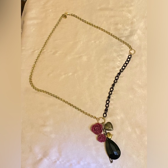 Betsey Johnson long rosette dangle statement necklace with 5 pendants. - Picture 7 of 8